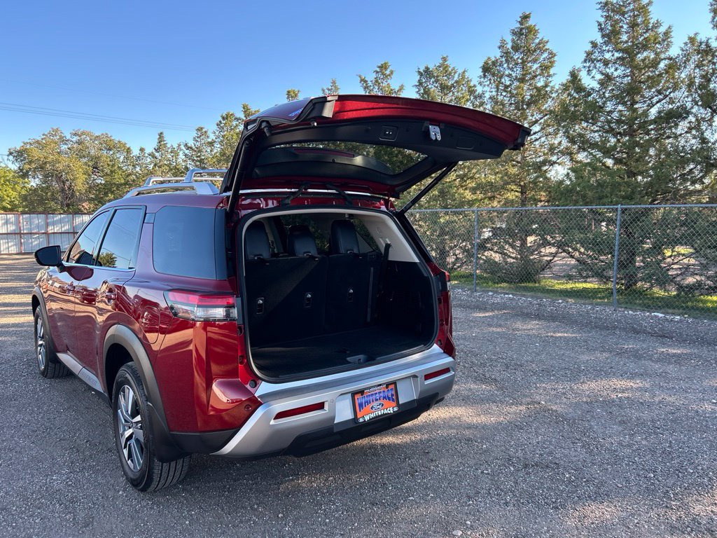 Used 2025 Nissan Pathfinder SL FWD image 36
