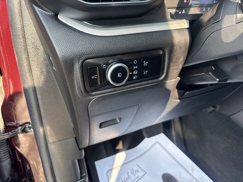 Used 2023 Ford Explorer XLT w/ Equipment Group 202A AWD/4WD image 33