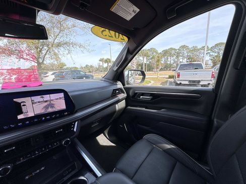 Used 2025 Chevrolet Suburban Premier image 28