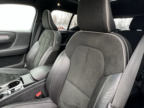 Used 2021 Volvo XC40 T5 R-Design w/ Advanced Package image 16