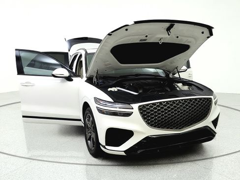 Used 2022 Genesis GV70 3.5T Sport w/ Sport Advanced Package AWD/4WD image 9
