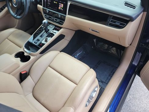Certified 2023 Porsche Macan AWD/4WD image 19