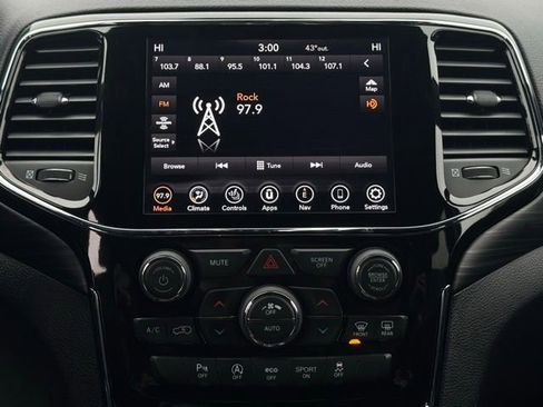 Used 2020 Jeep Grand Cherokee Altitude image 33