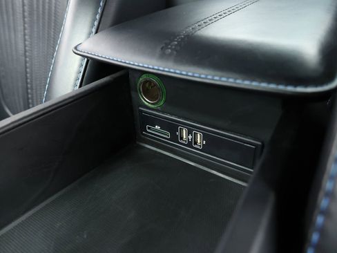 Used 2018 Aston Martin DB11 V12 RWD image 24