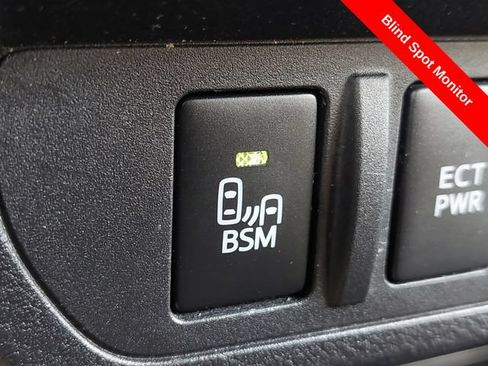 Used 2019 Toyota Tacoma TRD Off-Road w/ Technology Package AWD/4WD image 22