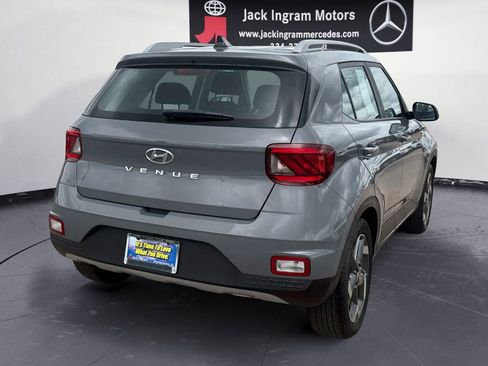 Used 2022 Hyundai Venue SEL FWD image 5