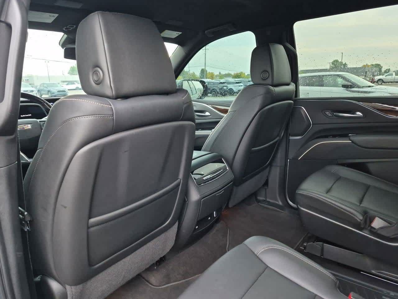Used 2022 Cadillac Escalade Luxury AWD/4WD image 18