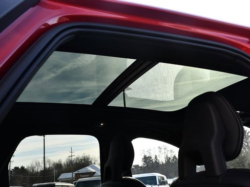 Used 2018 Volvo XC60 T5 Inscription w/ Luxury Seat Package image 17