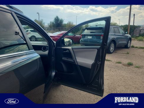 Used 2017 Toyota RAV4 XLE w/ Carpet Mat Package AWD/4WD image 16