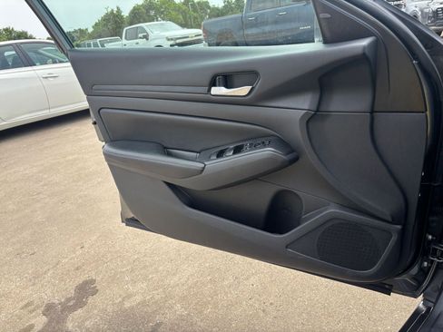 Used 2025 Nissan Altima 2.5 SV FWD image 18