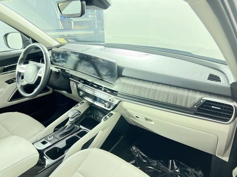 Certified 2024 Kia Telluride EX w/ EX Captain's Chair Package FWD image 30