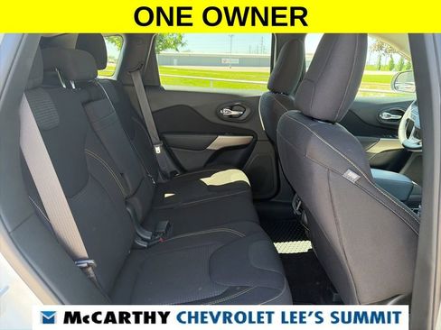 Used 2017 Jeep Cherokee Latitude w/ Cold Weather Group AWD/4WD image 31