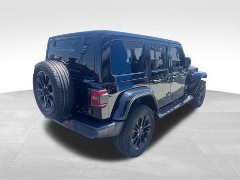 Used 2025 Jeep Wrangler Unlimited Sahara AWD/4WD image 11
