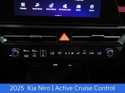 Certified 2025 Kia Niro EX FWD image 19