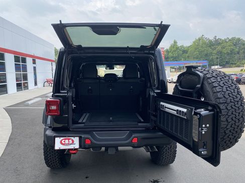 Used 2022 Jeep Wrangler Unlimited Rubicon w/ Xtreme Recon 35" Tire Package image 16