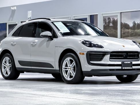 Used 2023 Porsche Macan AWD/4WD image 7