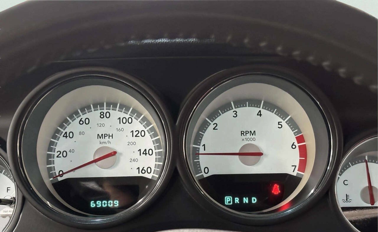 Used 2010 Dodge Challenger R/T RWD image 31