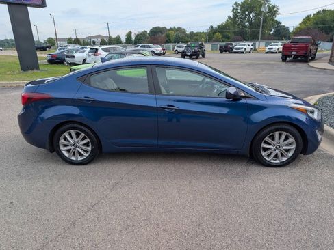 Used 2015 Hyundai Elantra SE w/ Option Group 02 FWD image 10