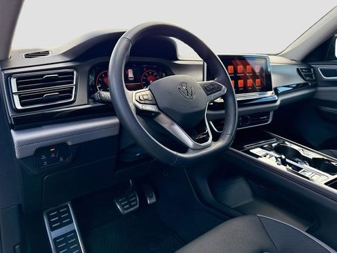 Used 2024 Volkswagen Atlas Peak Edition SEL image 10