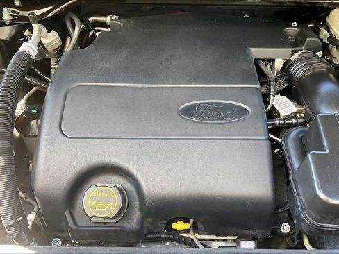 Used 2017 Ford Explorer XLT w/ Equipment Group 202A FWD image 30