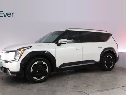 Used 2024 Kia EV9 Land AWD/4WD image 18