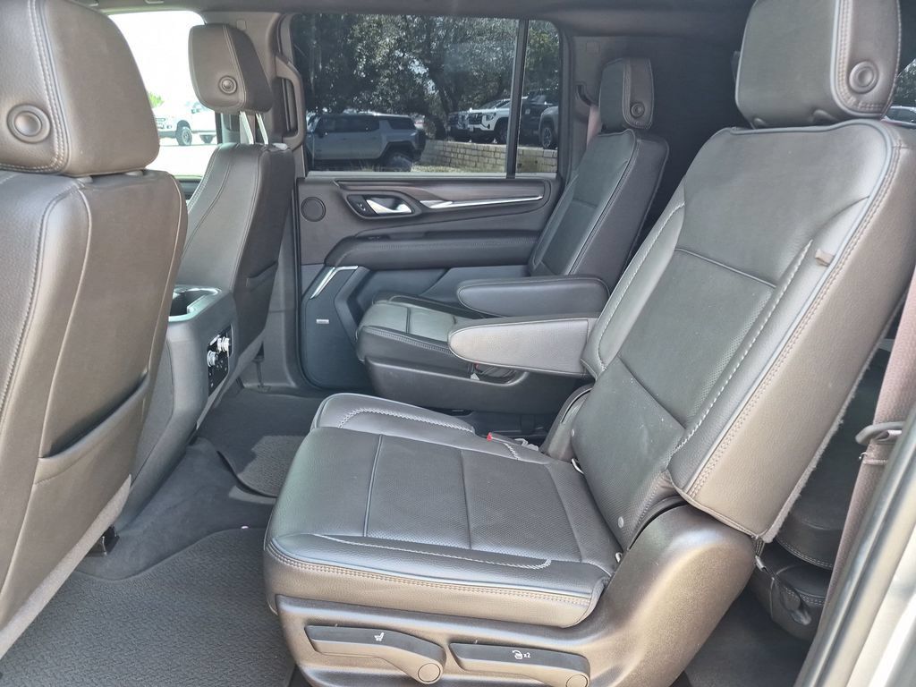 Used 2022 GMC Yukon XL Denali RWD image 36