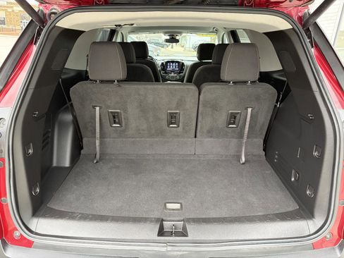 Used 2021 Chevrolet Traverse LT image 12
