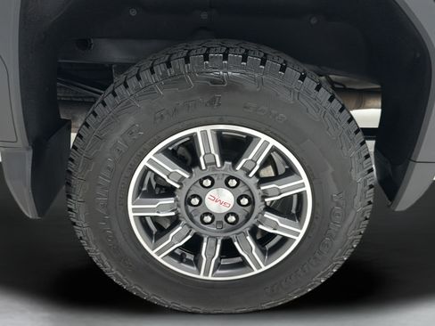 Used 2023 GMC Sierra 1500 AT4 w/ Technology Package AWD/4WD image 10