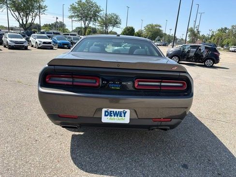 Used 2019 Dodge Challenger SXT AWD/4WD image 4