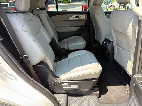 Used 2026 Ford Explorer Active w/ Active Comfort Package AWD/4WD image 17