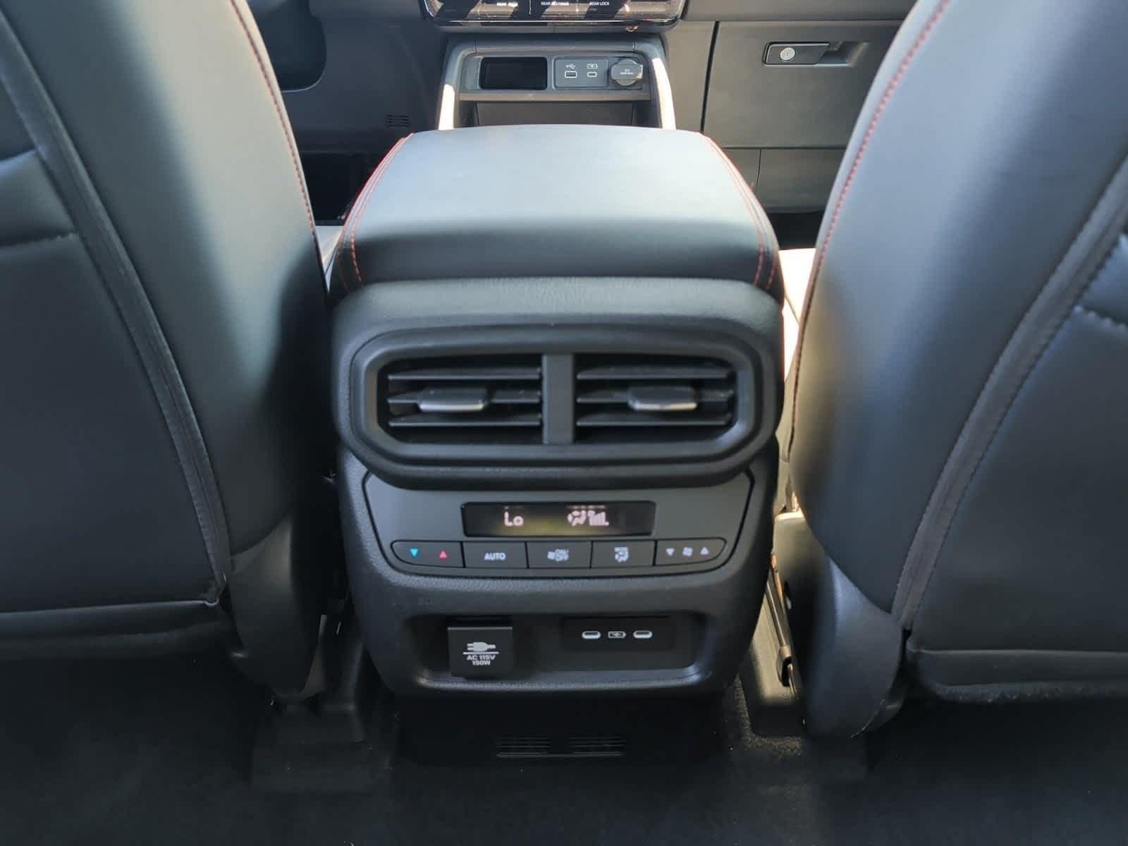 Used 2025 Honda Pilot TrailSport image 28