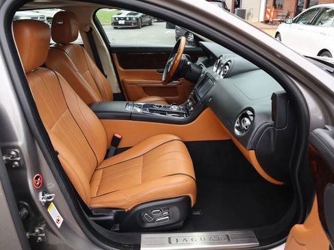 Used 2011 Jaguar XJ L RWD image 17
