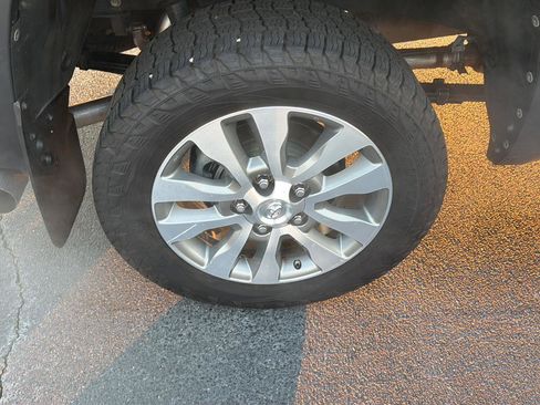Used 2017 Toyota Tundra Limited w/ Limited Premium Package AWD/4WD image 41