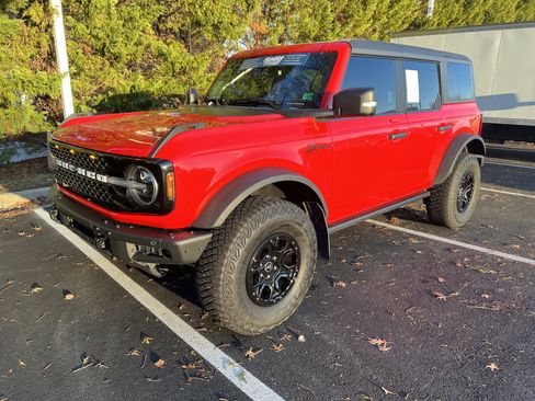 Used 2023 Ford Bronco Wildtrak image 5