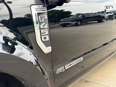 Used 2017 Ford F450 Platinum w/ Platinum Ultimate Package AWD/4WD image 23