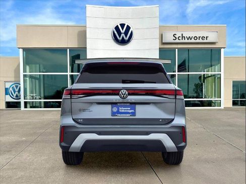 New 2026 Volkswagen Tiguan SE image 3