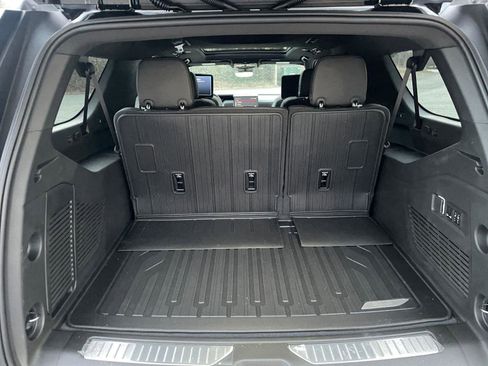 New 2026 GMC Yukon XL Denali w/ Denali Reserve Package image 17