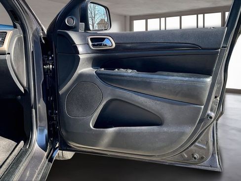 Used 2017 Jeep Grand Cherokee Laredo w/ Quick Order Package 23E image 25