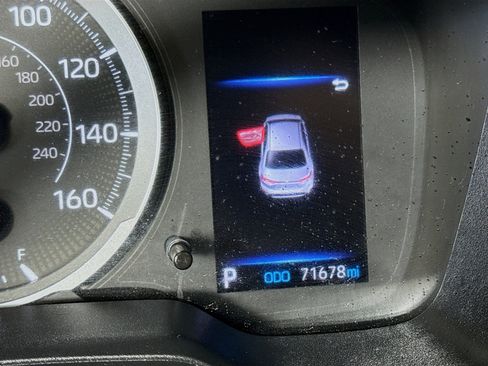 Used 2021 Toyota Corolla LE image 16