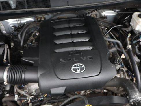 Used 2016 Toyota Tundra SR5 w/ SR5 Upgrade Package AWD/4WD image 14