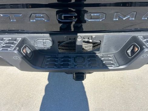 Used 2023 Toyota Tacoma TRD Sport w/ Technology Package AWD/4WD image 10