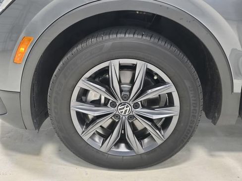 Used 2023 Volkswagen Tiguan SE FWD image 11