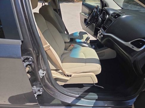 Used 2016 Dodge Journey SE w/ Flexible Seating Group FWD image 27