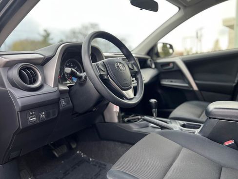 Used 2016 Toyota RAV4 LE AWD/4WD image 16