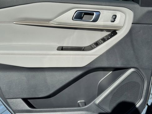 New 2026 Ford Explorer Active w/ Active Comfort Package image 24