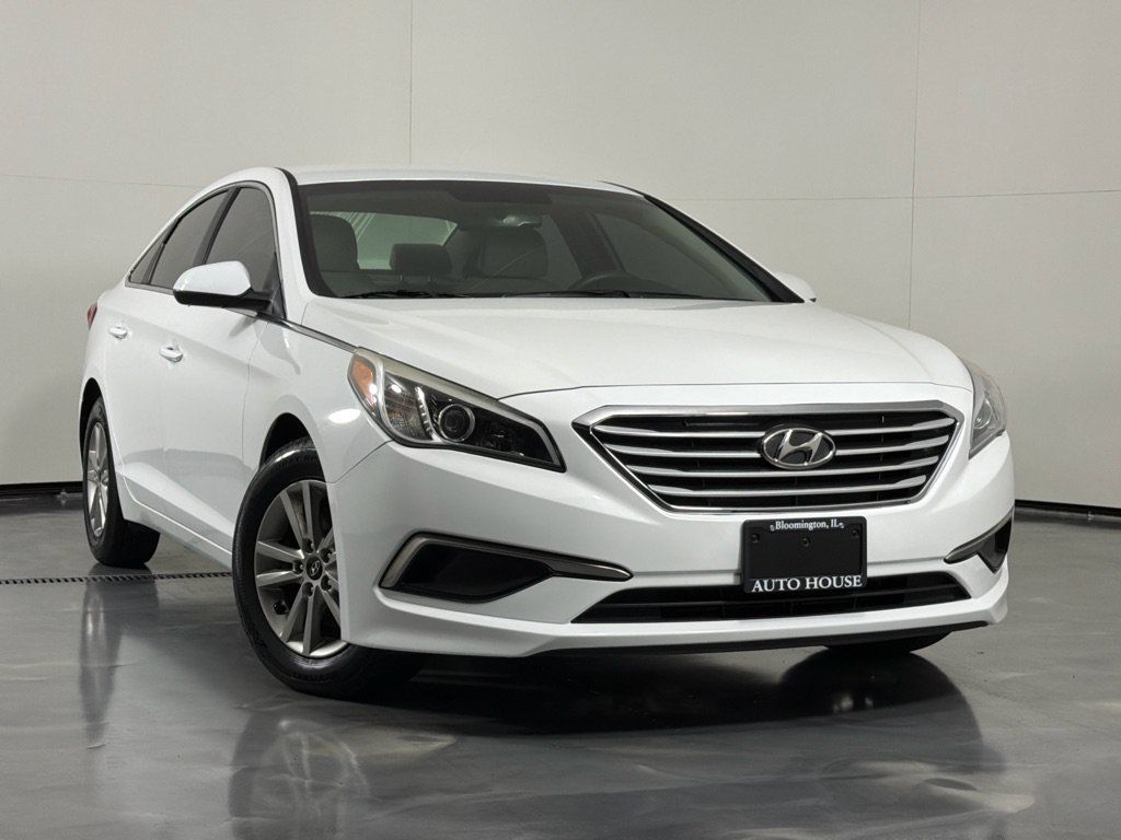 Used 2017 Hyundai Sonata SE FWD image 2