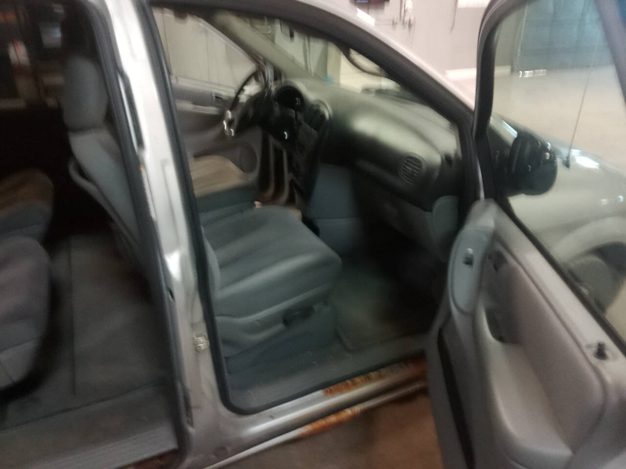 Used 2005 Dodge Grand Caravan SXT FWD image 28