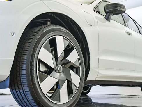 Certified 2025 Volvo XC60 T8 Plus w/ Protection Package Premier image 10