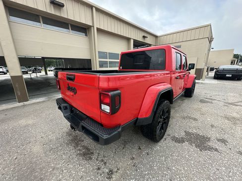 Used 2025 Jeep Gladiator Sport AWD/4WD image 14