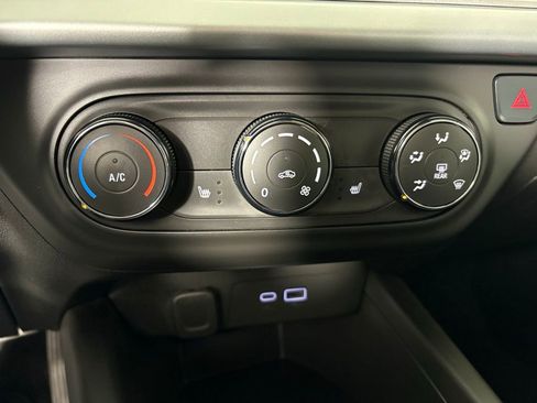 Used 2024 Chevrolet Trax RS w/ Driver Confidence Package image 29